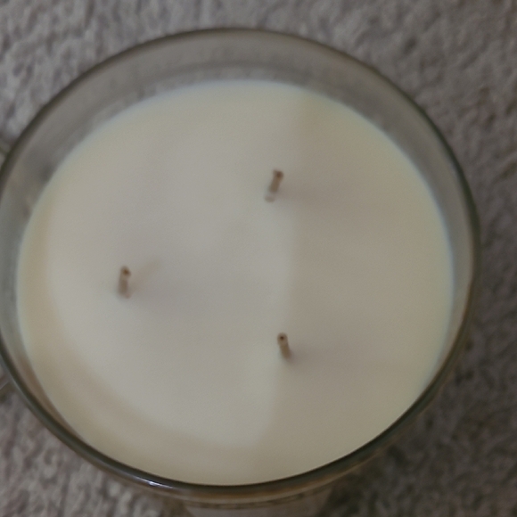 White Barn Gold Scented Candle Bath & Body - Picture 2 of 2